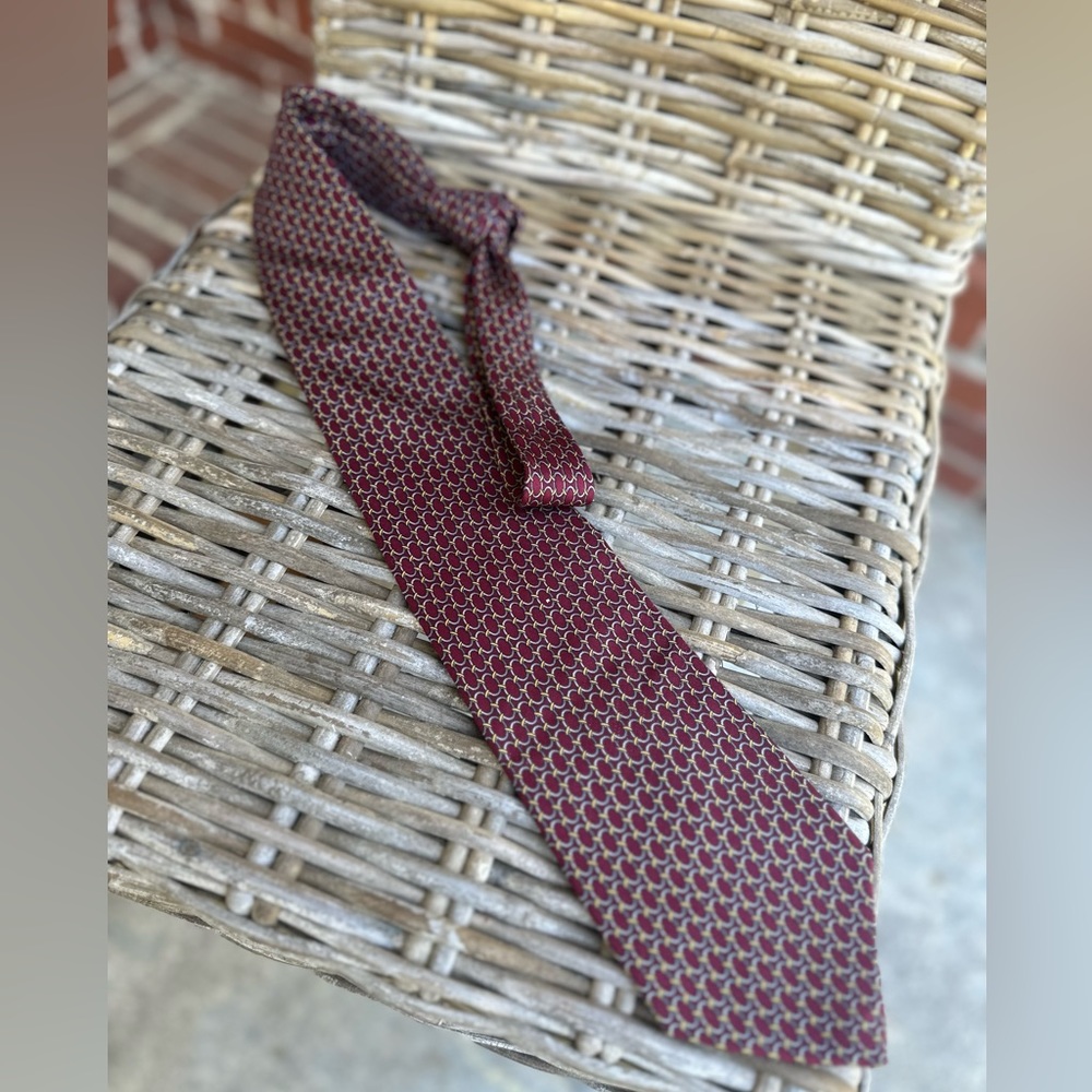 Brooks Brothers Burgundy with tan & blue accents Silk Link Pattern Tie